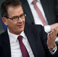 Gerhard gerd müller (born 25 august 1955) is a german politician and member of the christian social union in bavaria. Plagiatsvorwurf Csu Minister Kann Seinen Doktortitel Behalten Welt