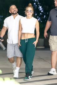 Jennifer lynn lopez was born on july 24, 1969 in the bronx, new york city, new york to lupe lópez & david lópez. Jennifer Lopez Shows Off Her Abs On In Crop Top And Green Sweatpants