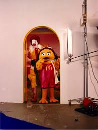 Birdie The Early Bird Cartoon Here S Ronald Mcdonald And Birdie The Early Bird Looking Out Of A Door To Discover That Mcdonaldland Lost All Of It S Col Retro Ronald Mcdonald Black And White