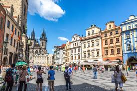 Veja suas fotos, vídeos, mapa e veja a grande maioria das atrações de praga está concentrada no centro da cidade, entre o castelo, a. Ansiosos Para Conhecer Praga Na Republica Tcheca Viajo Logo Existo
