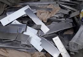 Acestia sunt balotii de doze de aluminiu rezultat in urma sortarii. Deseuri Aluminiu De La 19 Firme