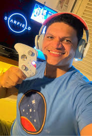 He's from Brazil 🎵🇧🇷 Ederson Moraes 💙