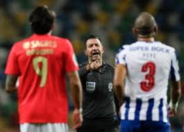 O benfica entrou melhor no início de cada uma das partes. Fc Porto Vence Benfica E Conquista A Supertaca Cronica De Jogo Publico