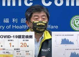 （台灣英文新聞 / 林于雯 綜合報導）陳時中今 (19日)的記者會上戴著印有「請保持距離」、「把口罩戴好」的「十字箴言」黑色口罩，引發觀看直播的網友們頻敲碗「哪裡買？. é™³æ™‚ä¸­ éœ¸æ°£å®£å°Žé»'å£ç½© å¼•ç†±è­°ç¶²å‹æš´å‹• ä¸Šç­å¾ˆéœ€è¦