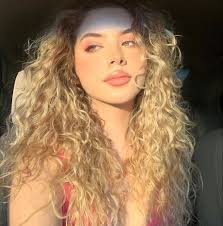 يانا العبدالله