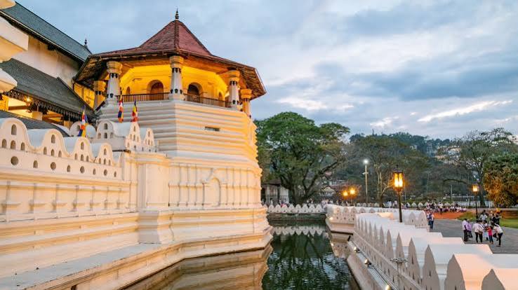 Top Tourist Destinations in Sri Lanka - HolidayMonk