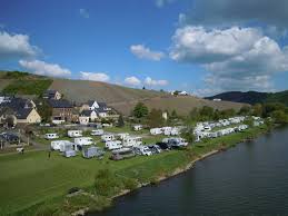 Nur wenige schritte von der mosel entfernt bieten wir ihnen ein komfortables urlaubsdomizil in einem historischen zehnthaus. Platz Am Moselufer Wohnmobilstellplatz In Deutschland Rheinland Pfalz