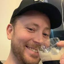 The portait of king charles already gave me a weird vibe but this actually  scares me 😳