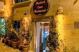 Top deck restaurant switches between being the #1 and #2 highest rated restaurants in goreme on tripadvisor, and for good reason. Food Turkey Travelen