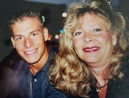 Traci Schuck's Instagram, Twitter & Facebook