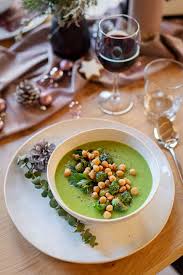 Erbsensuppe Mit Kohlsprossen Und Lecker Backerbsen Von Erbsen Suppe Erbsensuppe Gesunde Rezepte