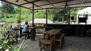 Desa wisata ranu pane dikembangkan dengan daya tarik utama wisata berupa danau ranu pane, pos pendakian gunung semeru, dan suasana pedesaan dilereng gunung tertinggi. Beristirahat Dan Menginap Di Basecamp Cafe Dan Homestay Ranu Pane Akulily