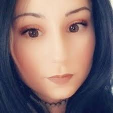 Kendra Burns's Instagram, Twitter & Facebook