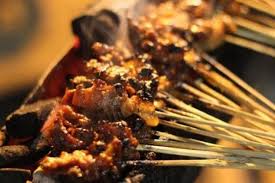 Bagaimana cara membuat sate kere yang jadi favorit keluarga jokowi ini? Cerita Di Balik Sate Kere Hidangan Pernikahan Kahiyang Bobby