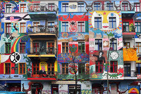 Graffiti House In Eastern Berlin Berlin Is The Most Popular City Among Graffiti Artists In Germany Destina Best Street Art Berlin Street Street Art Graffiti