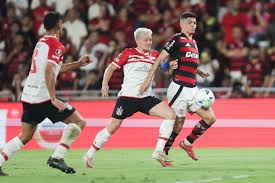Volante do Estudiantes entra no radar do Grêmio