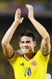 El mediocampista de everton no desperdició la ocasión y firmó el primer gol de colombia, para el capitán de la selección colombia pidió no bajar los brazos a pesar del mal resultado en barranquilla por eliminatorias. James Rodriguez Colombia Wallpapers Wallpaper Cave