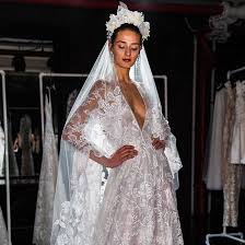 Frisuren für die hochzeit.frisuren für die hochzeit.hochsteckfrisuren für die hochzeit.großer, hoher dutt mit duttkissen.hochzeitsfrisuren brautmode hochsteckfrisur hochzeit 55 originelle und einzigartige brautfrisuren für lange haare | frisuren.hochsteckfrisuren für die hochzeit. Brautfrisuren 2020 Die Heissesten Trends Fur Deine Hochzeitsfrisur