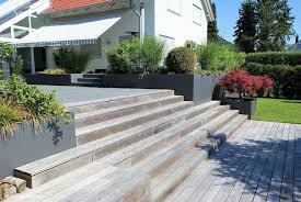 Neugestaltung Eines Grosszugigen Gartens Mit Verschiedenen Aufenthaltsbereichen Und Teich Gartengestaltung Garten Terassenideen