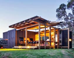 New Zealand Beach House Transforms Into An Open Aired Paradise Tropical Beach Houses House On The Rock New Zealand Architecture
