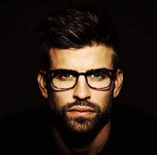 99 Gerard Pique Tumblr Soccer Players Haircuts Soccer Player Hairstyles Soccer Hair