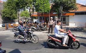 Benang gelasan cepot cap wayang. Leher Pemuda Tewas Tersayat Benang Layangan Di Mojosongo Solo Ternyata Terjerat 2 Senar Bening