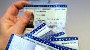 Dans la puce de cette nouvelle carte nationale d'identité seront stockés différentes informations, notamment deux empreintes digitales et une photo, conformément au règlement européen. La Carte D Identite Va Etre Remplacee A Partir De 2021 Cnews