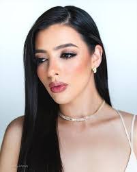 Sandra Paola's Instagram, Twitter & Facebook