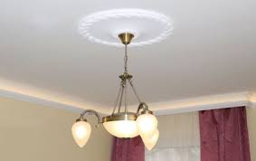 Außerdem sind sie problemlos überstreichbar. Stuckrosetten Styropor Rosetten Fur Wand Und Decke