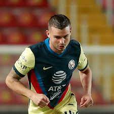 In the current club cf america played 3 seasons, during this time he played 35 matches and scored 6 goals. Club America Nicolas Benedetti Con Un Pie Fuera De Las Aguilas Soy Futbol