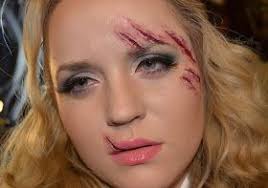 Das Karneval Wochenende Ruckt Naher Zu Halloween Schminkte Ich Ein Rotkappchen Make Up Das Bei Euch Vor Allem Weg Narben Schminken Wunden Schminken Schminken