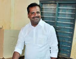 Khader karnataka yasama meclisinin mangalore seçim bölgesini (daha önce ullal seçim bölgesi olarak biliniyordu) temsil eden dördüncü dönem mla. M Sand To Be Routed To Kerala From M Luru Khader Deccan Herald