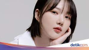 Interest is also focused on the appearance of a new actor transformed into an actor. Yerin Eks Gfriend Mulai Debut Akting Bintangi The Witch S Shop Reopens