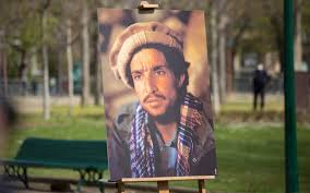 Il a effectué huit voyages en afghanistan 1, notamment auprès des moudjahidines qui luttaient alors contre les russes. Une Allee Parisienne En Hommage Au Commandant Massoud Ville De Paris