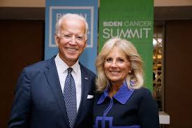 Jill biden, l'épouse de joe biden se décrit dans sa bio twitter comme lifelong educator. Who Are Joe Biden S Family From Controversial Son Hunter To Tragic Deaths Of Two Children Mirror Online