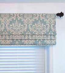 Faux roman shades do not extend to cover windows, as true roman shades do, but they are still a beautiful window treatment. Pin By Teresakruger On Kombuis Venster In 2021 Decor Blinds Home Curtains Drapes And Blinds