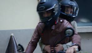 Gianmarco saurino sta girando la sesta stagione di che dio ci aiuti, ma per noi la faccia che appare oggi nell'inquadratura della videochat è solo quella del dottor lorenzo lazzarini, il suo ultimo e fortunatissimo ruolo. Doc Nelle Tue Mani Giulia Si Mette Con Lorenzo