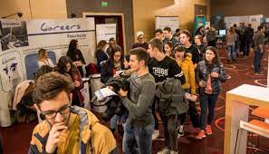 Sunt două locuri în care vă puteţi bucura de parfum şi culoarea mov a lavandei înflorite, în acest weekend. Targul De Cariere De La Sibiu Peste 1 000 De Locuri De MuncÄƒ Ora De È™elimbÄƒr