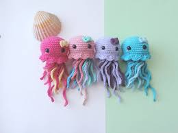 Porte Cles Meduse Violet Crochet Miniature Fait Main Amigurumi Cadeau Anniversaire Fete Des Meres Adorable Meduse Poul Crochet Crochet Amigurumi Porte Cle