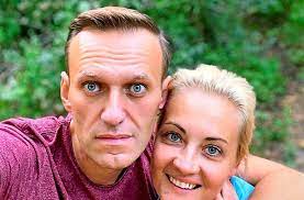 Öffentlich wandte sich seine ehefrau julia in den sozialen netzwerken an den leiter der strafkolonie nr. Nach Dem Giftanschlag Im Sommer Alexej Nawalny Kehrt Zuruck Nach Moskau Politik Stuttgarter Zeitung