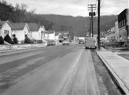 A View Of East Main Street From Engle Funeral Home Looking Toward Maggard Funeral Home Hazard Kentucky My Old Kentucky Home Views