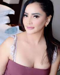Sejak itu, makin banyak orang yang penasaran dengan dirinya. Health And Fitness Posts Facebook