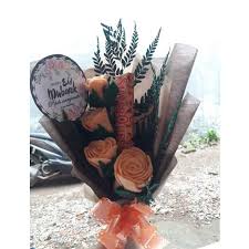 Aneka contoh sketsa bunga mawar spesial warnagambar com sket di via : Buket Bunga Coklat Silverqueen Terbaru Agustus 2021 Harga Murah Kualitas Terjamin Blibli