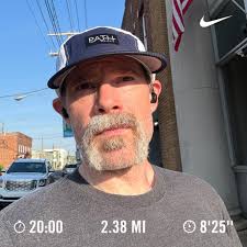 Legs getting stronger doing stretches and balancing. A nice evening  running, 15 minutes upper body resistance band stretching and 15 minutes  standing palm touching the ground slow movements. ☀️🔥♨️🦵💪😅👊😌🧘‍♂️