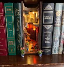 Miniature Book Nooks Belong On Every Bookshelf It S Just A Matter Of Time In 2020 Book Nooks Miniature Books Bookshelf Art