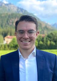 CCM welcomes Sam Reenan to our college's faculty of distinguished  performing and media arts experts, researchers and educators. As an  educator, Reenan strives to facilitate students' growth as engaged musical  thinkers, communicators