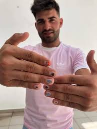 Sakura Nails Men S Manicure Hombres Con Unas Pintadas Facebook