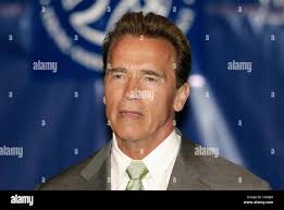 California governor arnold schwarzenegger left -Fotos und -Bildmaterial in  hoher Auflösung