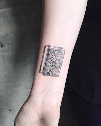 Näytä lisää sivusta tape dans l'fond facebookissa. Tape Recorder Tattoo Small Music Tattoos Tattoo Designs Music Tattoo Designs