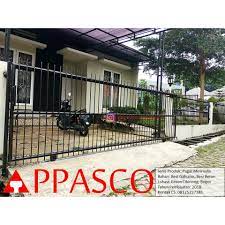 Pagar besi dengan garis horizontal membangun pagar memang tergantung dari selera pemilik rumah, namun jangan lupakan. Pagar Minimalis Besi Beton Di Rumah Minimalis Green Cibinong Bogor Shopee Indonesia